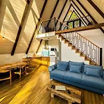 Ultra House будиночки в лісі біля гірської річки Verkhovyna