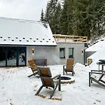 Ultra House будиночки в лісі біля гірської річки Villa *