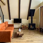 Ultra House будиночки в лісі біля гірської річки Villa