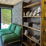 Villa Ultra House будиночки в лісі біля гірської річки Verkhovyna