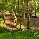 Ultra House будиночки в лісі біля гірської річки Villa *