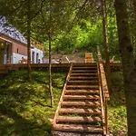 Ultra House будиночки в лісі біля гірської річки Villa *