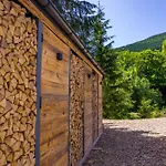 Ultra House будиночки в лісі біля гірської річки Villa