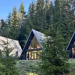 Ultra House будиночки в лісі біля гірської річки Villa