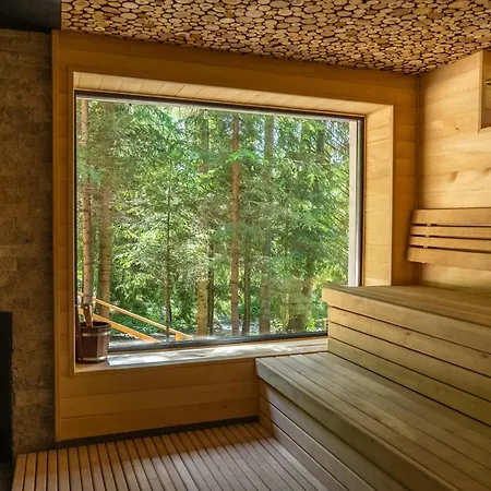 Ultra House будиночки в лісі біля гірської річки Villa