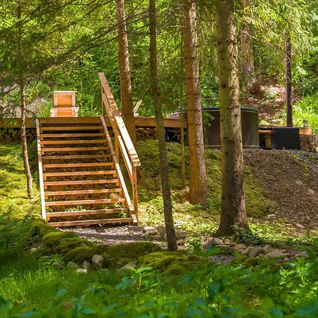 Ultra House будиночки в лісі біля гірської річки Villa *