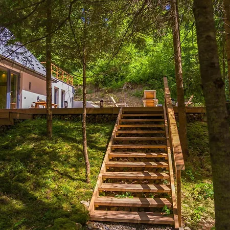 Ultra House будиночки в лісі біля гірської річки Villa *