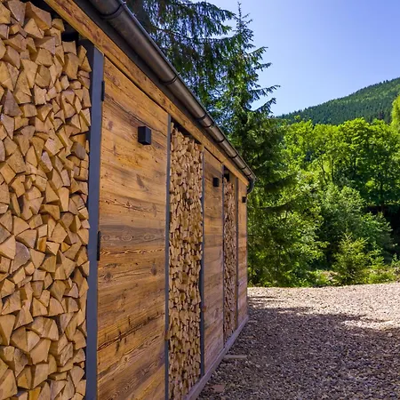 Ultra House будиночки в лісі біля гірської річки Villa