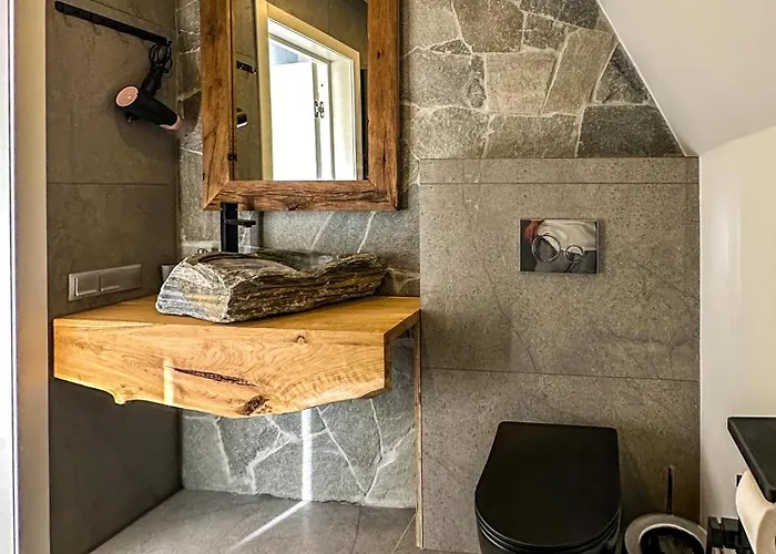 Ultra House будиночки в лісі біля гірської річки Вилла Верховина