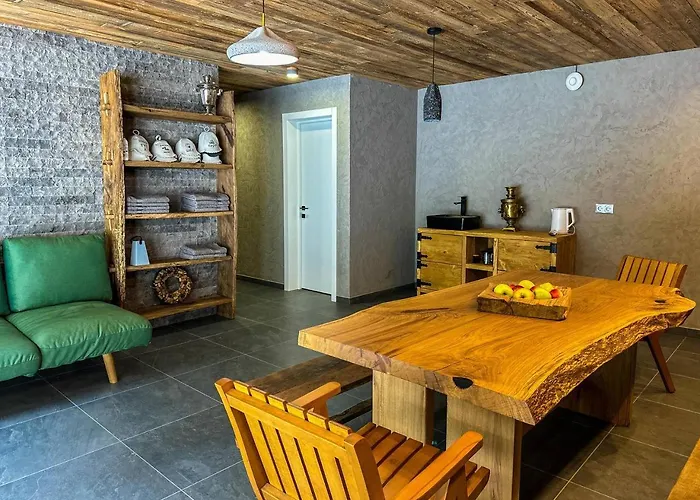 Ultra House будиночки в лісі біля гірської річки Вилла *