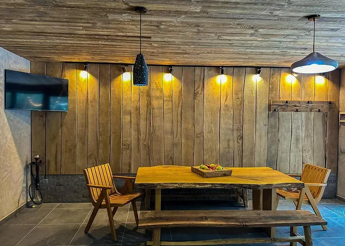 Вилла Ultra House будиночки в лісі біля гірської річки Верховина