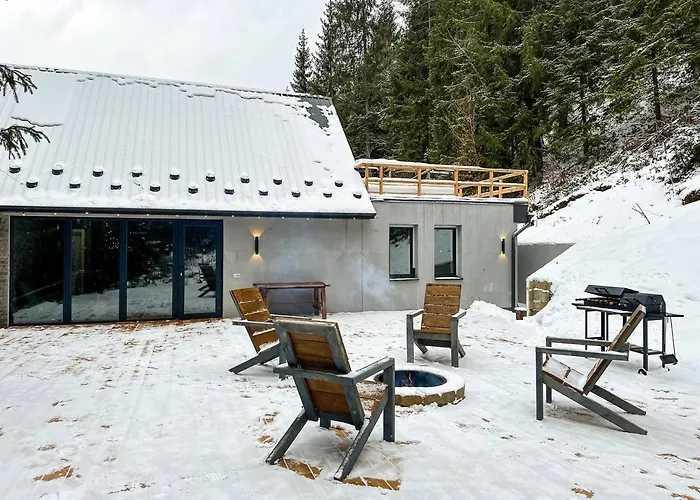 Ultra House будиночки в лісі біля гірської річки Вилла *