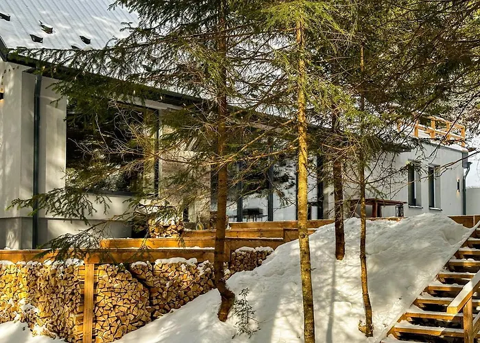 Вилла Ultra House будиночки в лісі біля гірської річки