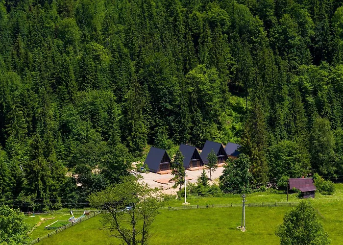 Ultra House будиночки в лісі біля гірської річки Вилла *