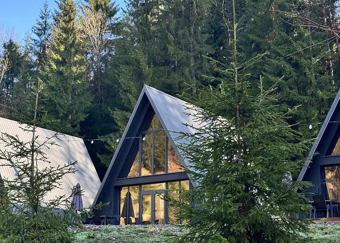 Ultra House будиночки в лісі біля гірської річки Вилла