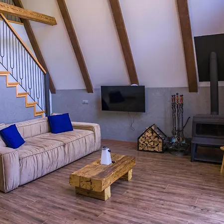 别墅 Ultra House будиночки в лісі біля гірської річки *