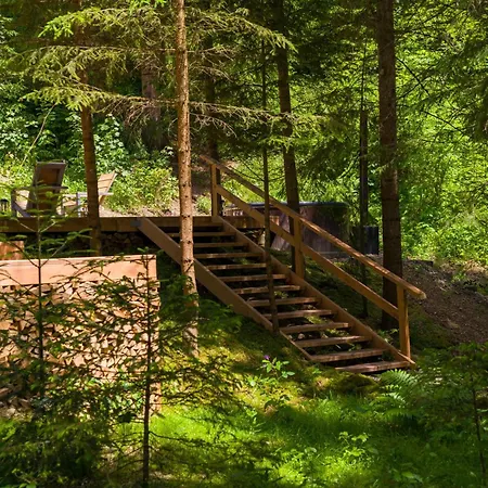 Ultra House будиночки в лісі біля гірської річки 别墅 *